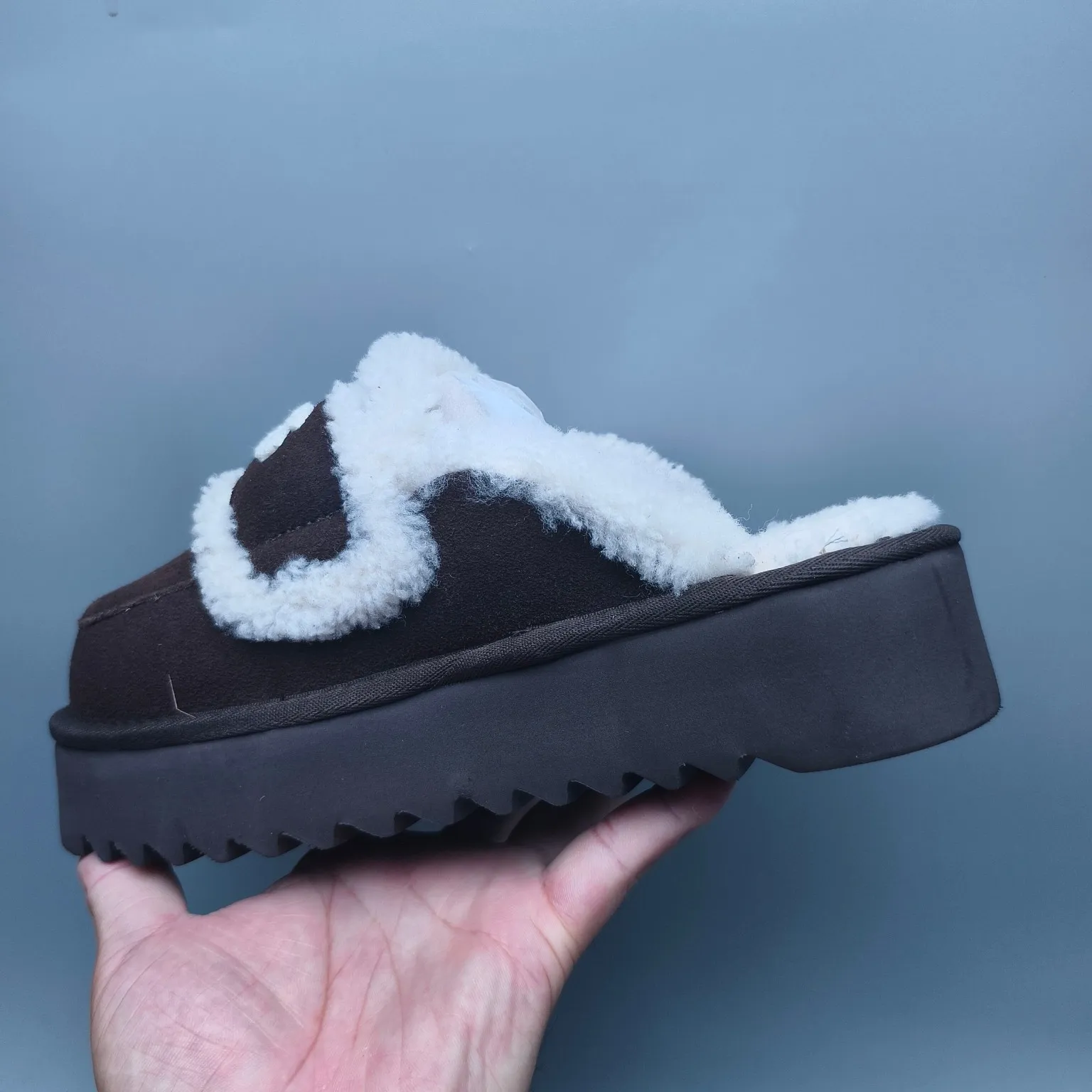 💰480 UGG sheepskin all-in-one snow boots 1208 Thick-soled curly fur casual fur flip flops with large logo Color: maroon sand antelope brown black chocolate Code number: 35-40 yards